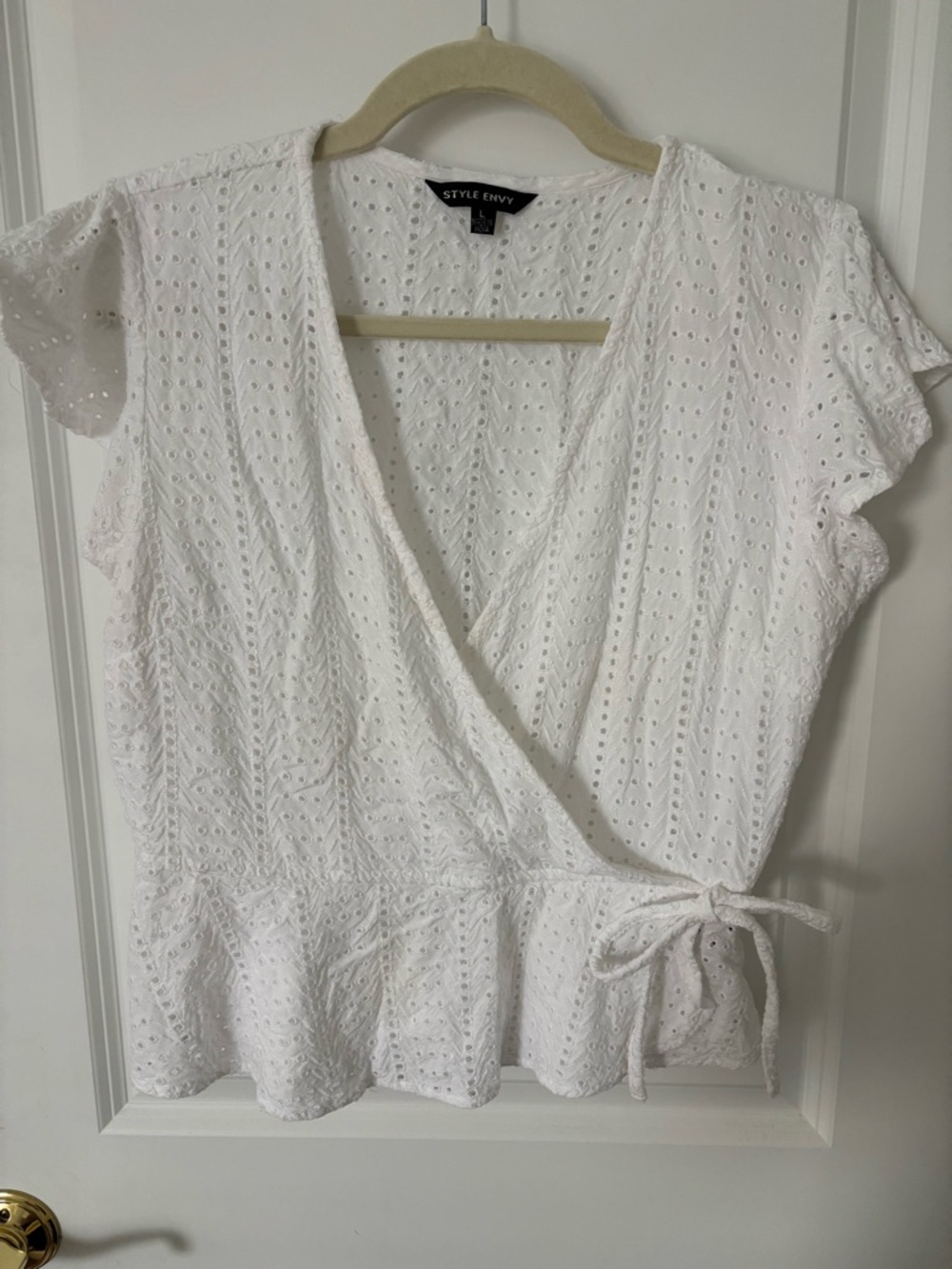 Style Envy White Eyelet Flutter Sleeve Wrap V-Neck Blouse Shirt L